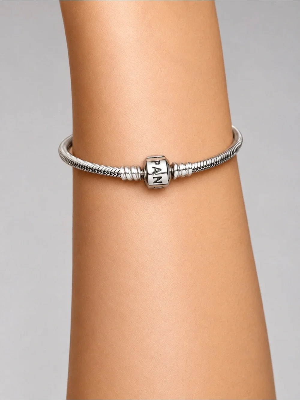 ✨ Pandora Moments Barrel Clasp Snake Chain Bracelet✨